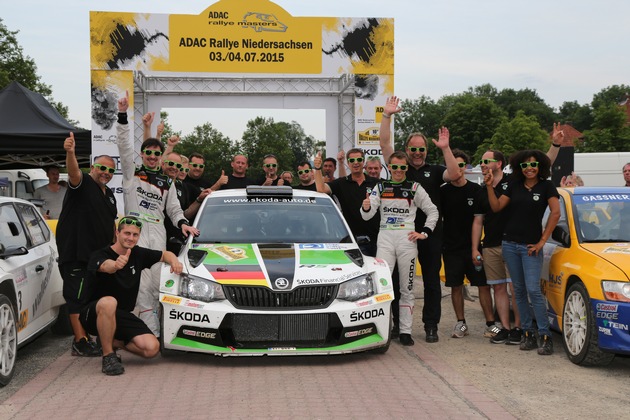 In der Hitze ganz cool: SKODA Pilot Kreim feiert zweiten Sieg im Fabia R5 in Serie (FOTO)