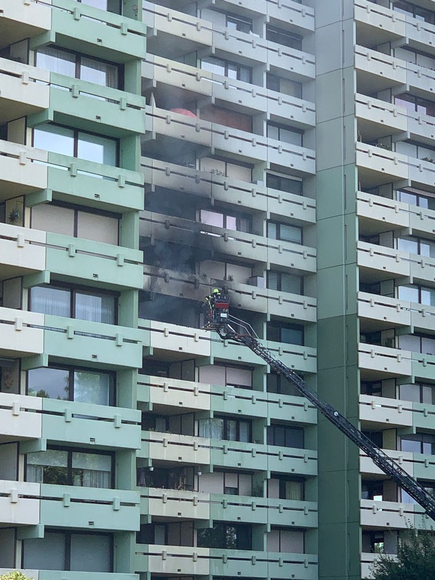Feuerwehr MTK: Wohnungsbrand in Hochhaus der Hochheimer Weststadt - Keine Verletzten