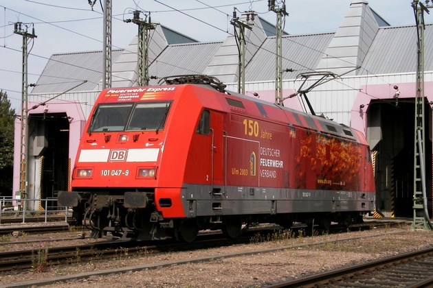 DFV: &quot;Feuerwehr-Express&quot; der Bahn wirbt für Verbandsjubiläum