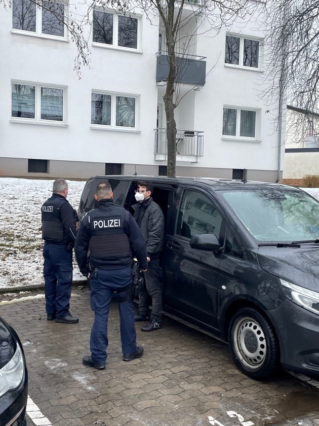 Bundespolizeidirektion München: Nach intensiven Ermittlungen - Vier Schleuser in Haft