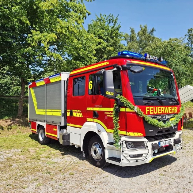 FW Lügde: Feierliche Einweihung und Übergabe des neuen Mittleren Löschfahrzeugs (MLF) in Falkenhagen