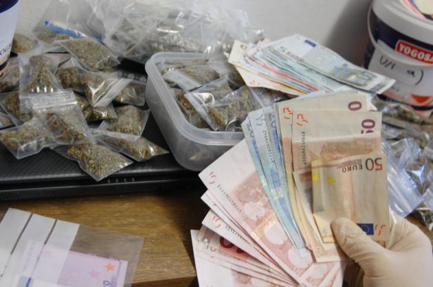 POL-CUX: 58-Jährige wegen Verdachts auf wiederholten Drogenhandel in Haft
(Bildmaterial)