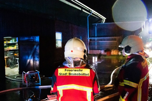 FW-HEI: Großeinsatz in Brunsbüttel - Feuerwehr löscht Brand in Schweinestall