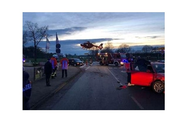 POL-STD: 29-jähriger Autofahre bei Unfall in Revenahe schwer verletzt
