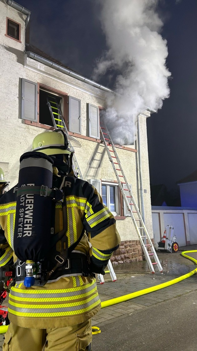FW Speyer: Speyer, 19. Januar 2026 - Wohnungsbrand in Speyer: Feuerwehr rettet Person, Bev&ouml;lkerungswarnung aufgehoben