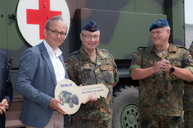 Fähigkeitslücke geschlossen / Neues mittleres geschütztes Fahrzeug an den Sanitätsdienst übergeben