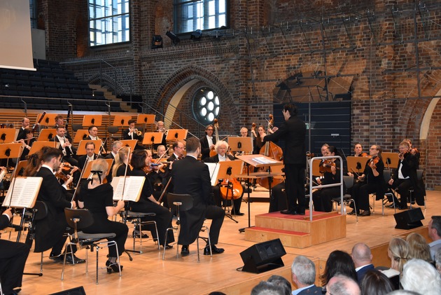 POL-NB: Große Emotionen und große Unterstützung: Das 29. Benefizkonzert begeistert in der Konzertkirche Neubrandenburg