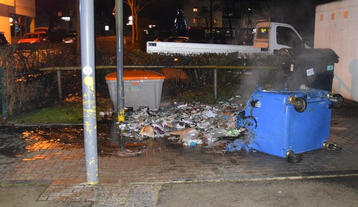 POL-PPWP: Brennender Papiermüllcontainer an Grundschule Morlautern - Polizei sucht Zeugen