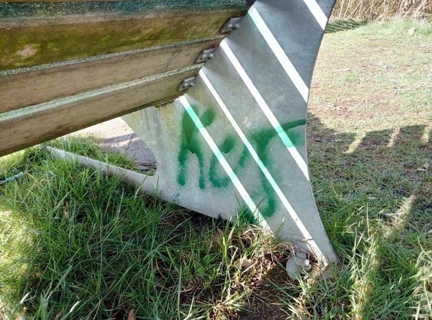 POL-CE: Hermannsburg - Graffitisprayer verunstalten Holzbänke und Wege im Örtzepark