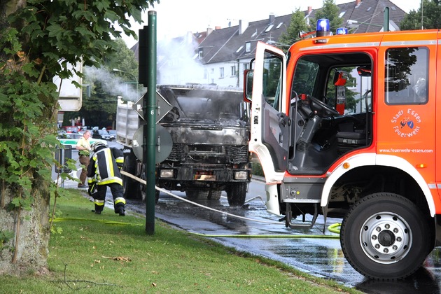 FW-E: LKW-Führerhaus vollständig ausgebrannt, Fahrer blieb unverletzt