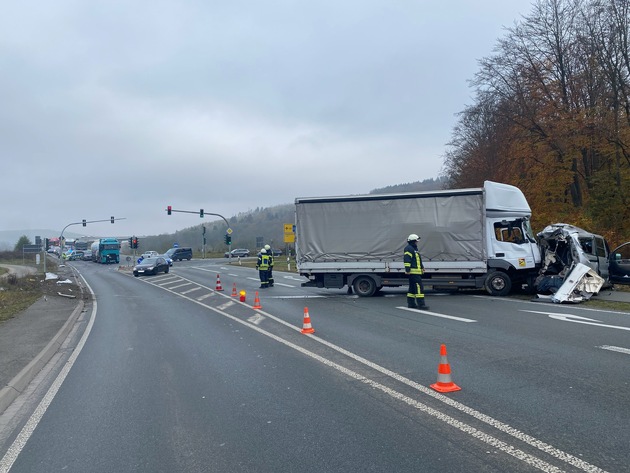 FF Olsberg: Unfall am Autobahnzubringer in Olsberg