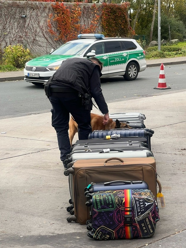 HZA-DA: Autobahn Rhein-Main im Visier - ZOLL startete dreitägigen Schmuggelcheck