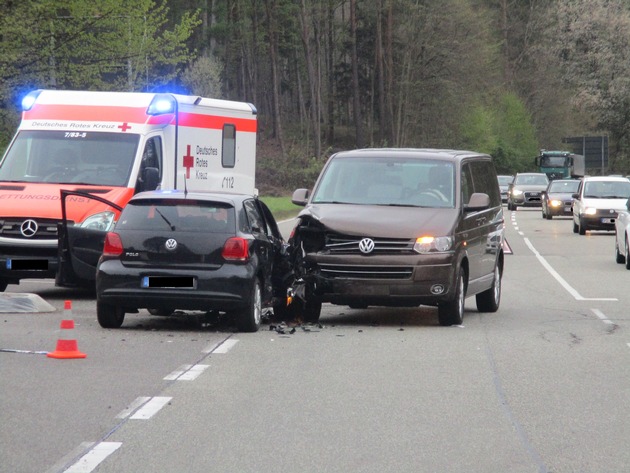 POL-PDPS: Steinalben - Geiselberger Kreuzung - Unfall mit 2 leicht verletzten Personen