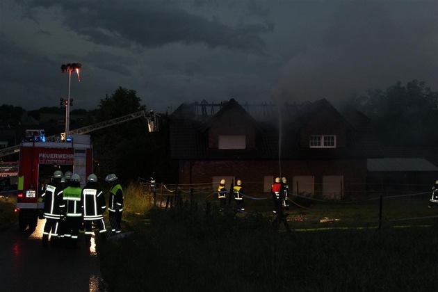 POL-PDMY: Dachstuhlbrand durch Blitzeinschlag