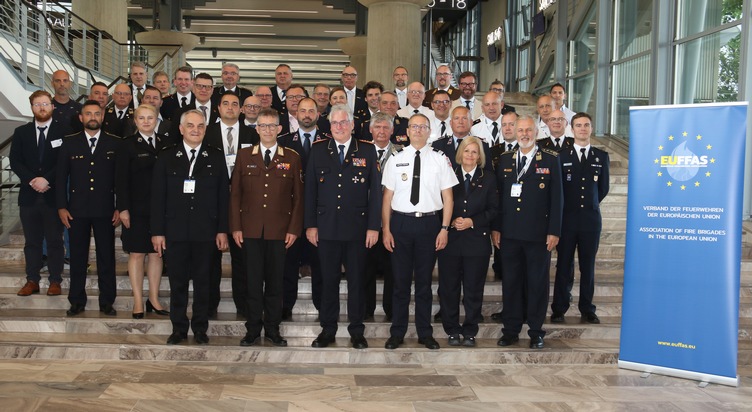 Viele Sprachen, ein Ziel: Internationale Zusammenarbeit der Feuerwehrverbände / EUFFAS und CTIF nutzen INTERSCHUTZ für Gremientagungen mit grenzübergreifendem Fokus