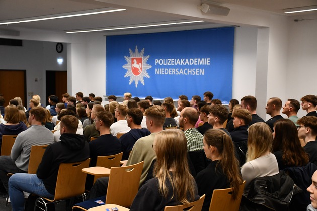 POL-AK NI: Neue Nachwuchskräfte starten in das Studium an der Polizeiakademie Niedersachsen