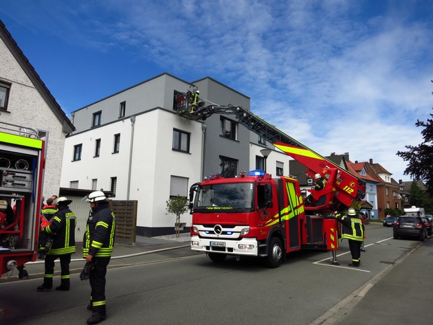 FW-WRN: Essen auf Herd sorgt für Feuerwehreinsatz