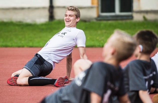 Phonak AG: Nationalspieler Jérôme Boateng und Jonathan Tah unterstützen das erste internationale Fussballcamp für Kinder mit Hörverlust