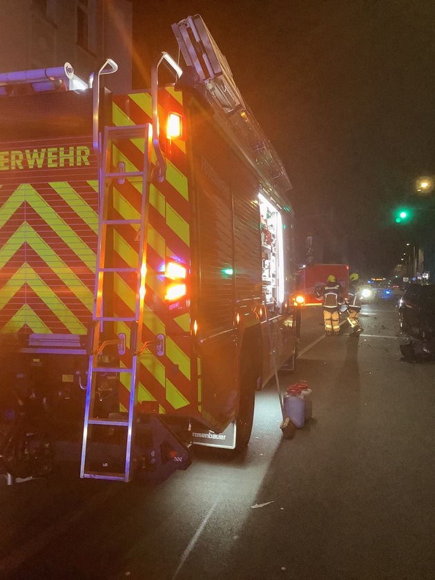 FW-OB: Verkehrsunfall mit mehreren beteiligten Fahrzeugen am fr&uuml;hen Morgen