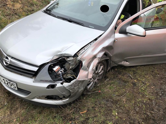 POL-PDKL: Autofahrerin bedrängt - Unfall gebaut