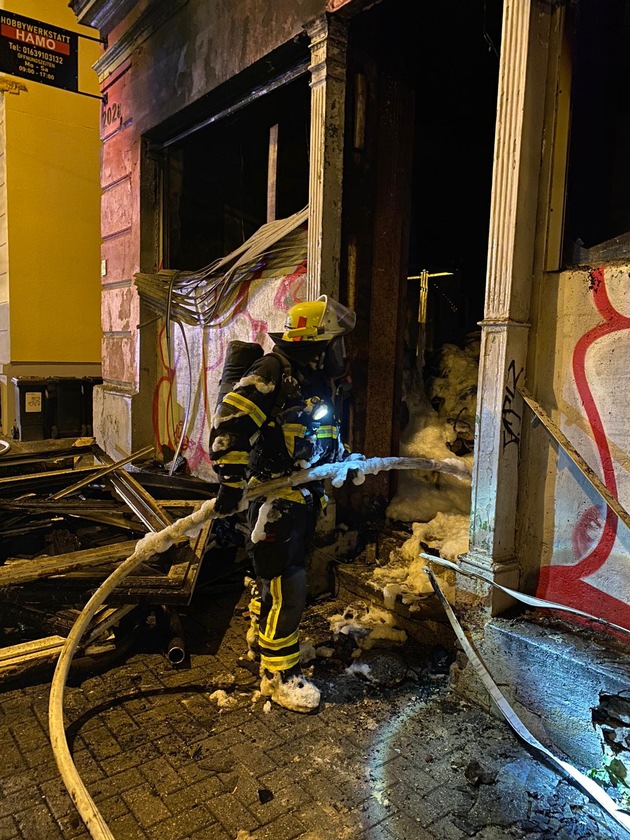 FW-DO: Feuer in einer KFZ-Werkstatt in Dortmund Mitte-Nord