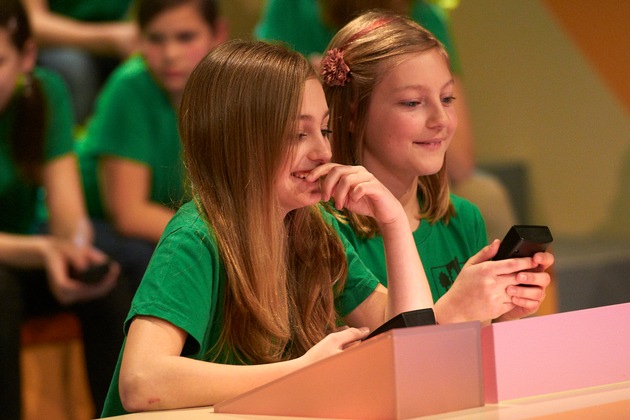 Realschule aus Bayern ist &quot;Die beste Klasse Deutschlands&quot; 2012 / Schüler aus Fürstenfeldbruck gewinnen Superfinale im Ersten, Klassen aus Hamburg, Potsdam und Langenau unterliegen knapp (BILD)