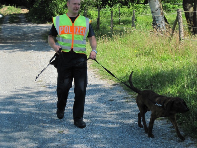 POL-HOL: Trotz intensiver Suchmaßnahmen: Weiterhin keine Spur von der 84jährigen Anneliese Reimer - Bereits seit Donnerstag, 19.05.2011 aus Seniorenheim in Polle vermisst -