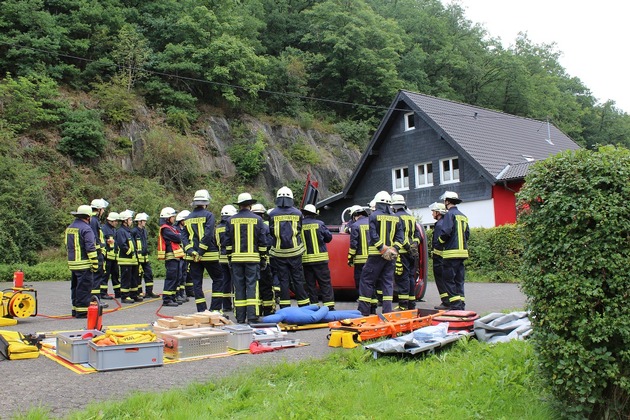 FW-OE: Feuerwehr hält sich im Bereich Technische Hilfe fit