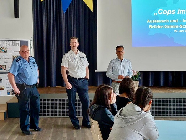 POL-ESW: &quot;Cops im Dialog&quot; - Polizei trifft sich zum Austausch mit den Schülerinnen und Schülern der Brüder-Grimm-Schule in Eschwege