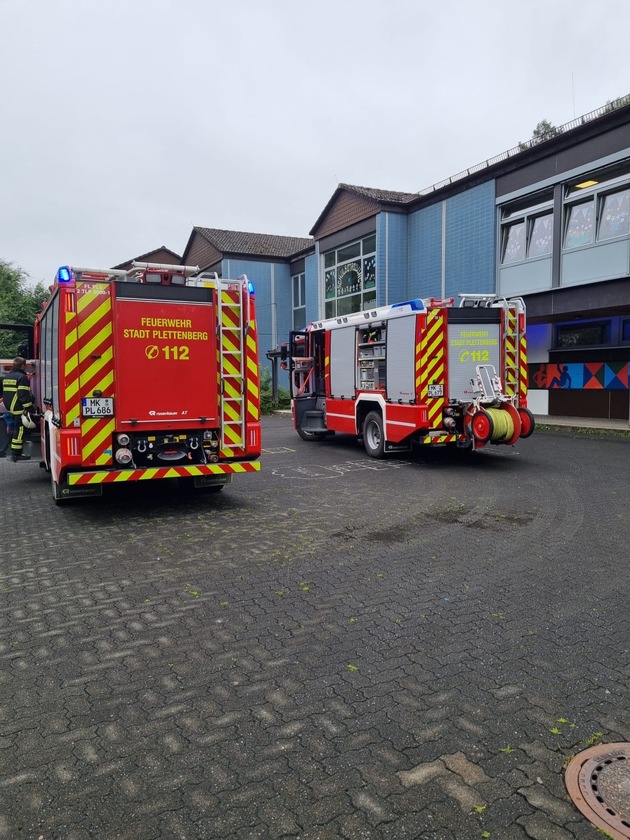 FW-PL: Zeitgleiche Einsätze rufen die Feuerwehr auf den Plan
