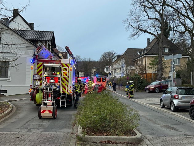 FW-EN: Verkehrsunfall mit Personenschaden auf der Goethestraße - 75- jährige Fahrerin mittelschwerverletzt - Patientenerstversorgung in Westende