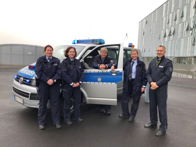 POL-ME: Vier neue Bezirksdienstbeamtinnen für die Kreispolizeibehörde Mettmann - Mettmann / Langenfeld / Monheim am Rhein - 2111089