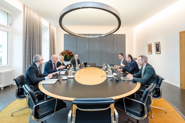 Treffen von Wirtschaftsminister Hubert Büchel mit Benoît Revaz, Direktor des Bundesamtes für Energie