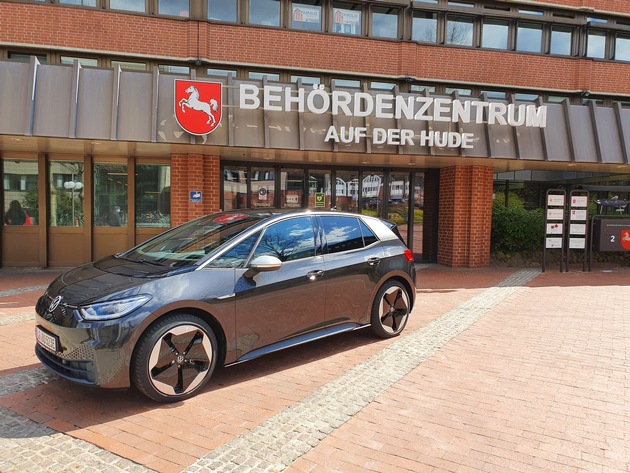 POL-LG: Erneuerung des Fuhrparks: Polizeidirektion Lüneburg erhält weitere 18 vollelektrische Kraftfahrzeuge