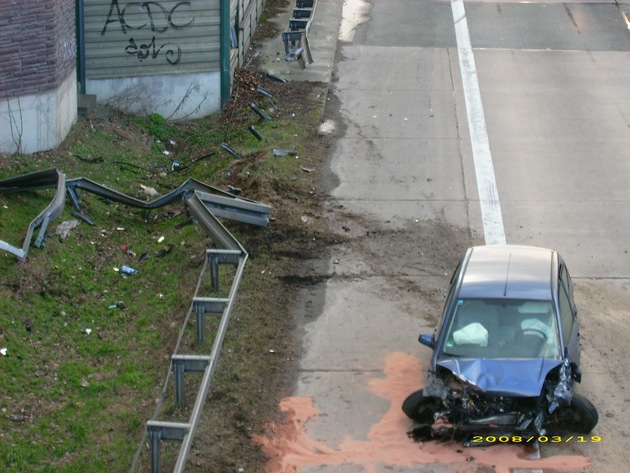 POL-HI: Ein verletzter nach schweren Verkehrsunfall auf der BAB 7