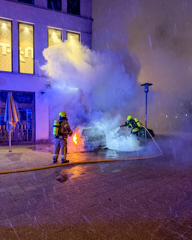 FW-DT: Brennender Pkw in der Innenstadt