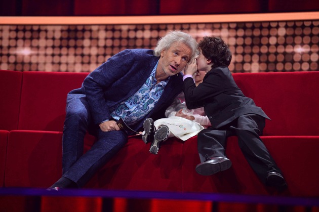 &quot;Ich hab schon mit Lang Lang gespielt, aber noch nicht mit Kurz Kurz&quot; - Thomas Gottschalk am sechshändigen Klavier in &quot;Little Big Stars&quot; am Sonntag, 23. April 2017, in SAT.1