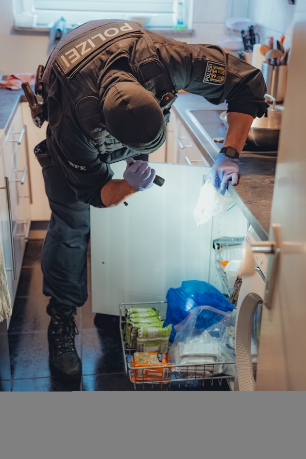 BPOLD FRA: Illegale Prostitution - Bundespolizei und Staatsanwaltschaft D&uuml;sseldorf gehen gegen sexuelle Dienstleistungen in Tagesterminwohnungen vor - Sieben Durchsuchungen und zwei Festnahmen