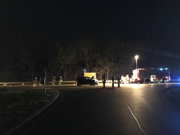 POL-PPWP: Unfall: Zwei Verletzte - Bundesstraße gesperrt