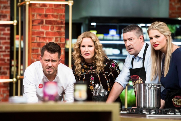 Motsi Mabuse und Joachim Llambi im Kochduell bei &quot;Promis am Herd&quot;