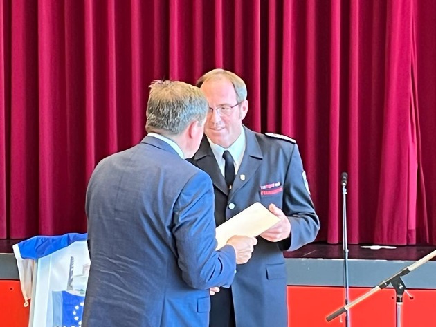 Feuerwehr Weeze: Ulrich Francken zum Ehrenmitglied der Feuerwehr Weeze ernannt