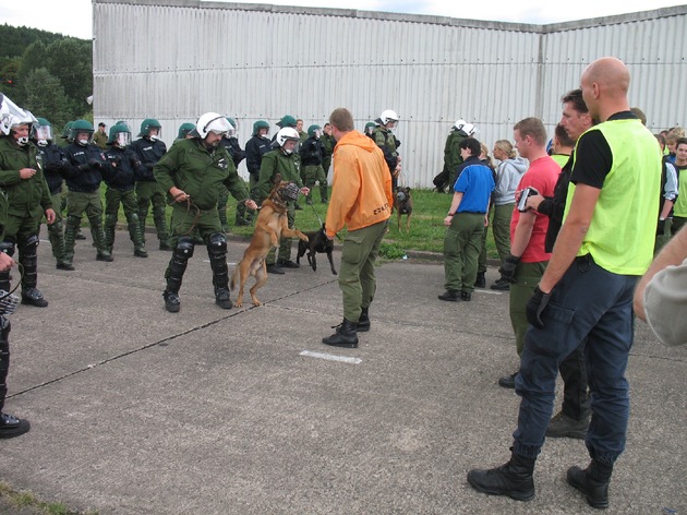 POL-GOE: (1089/2008) Diensthundführerstaffel der Polizeidirektion Göttingen übt den Ernstfall