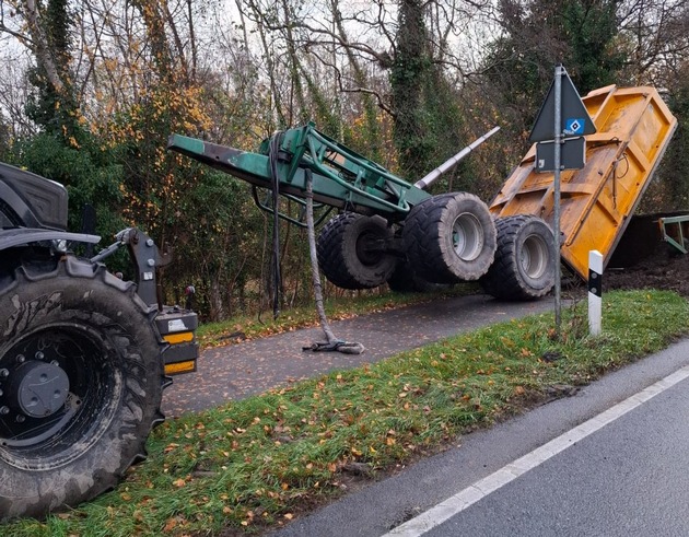 POL-STD: Traktorunfall sorgt für lange Staus auf Bundesstraße 73 in Stade, Zwei Unbekannte brechen DHL-Packstation in Stade auf - Polizei sucht Zeugen