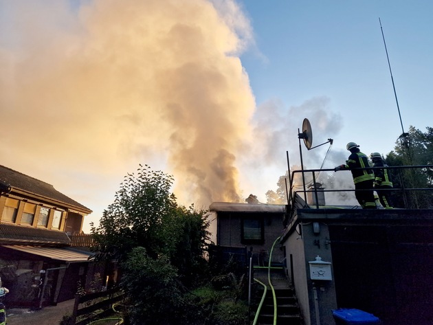 FW-RD: Feuer in Flintbek - Ein Bewohner im Krankenhaus