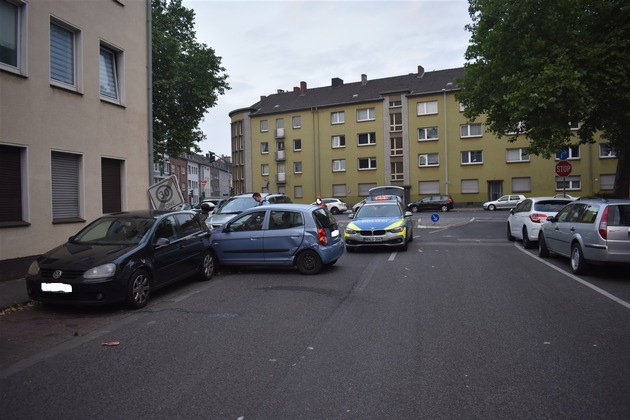 POL-MG: Verkehrsunfall - 26jährige Rheydterin ohne Führerschein unterwegs