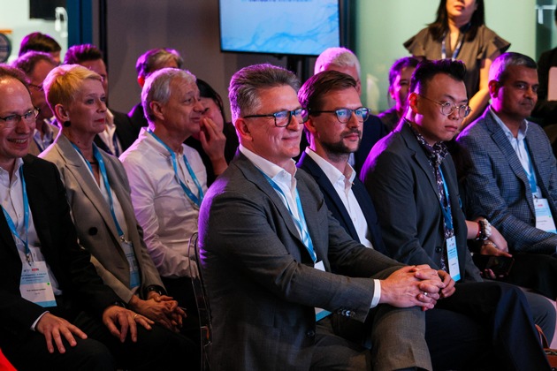 Kleben, entkleben, recyceln: tesa eröffnet neues Debonding on Demand Labor in Singapur