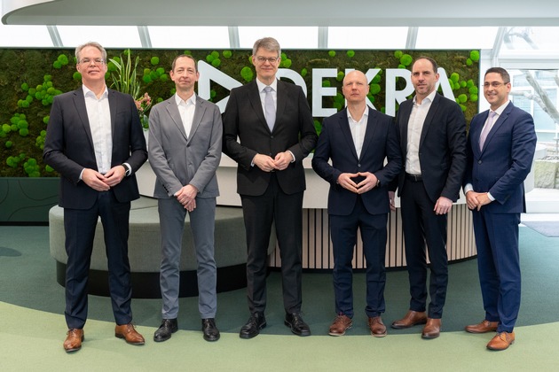 Hoher Besuch bei DEKRA: Gefragte Expertise rund um die sichere Mobilität von morgen / Verkehrsminister Patrick Schnieder in Stuttgart