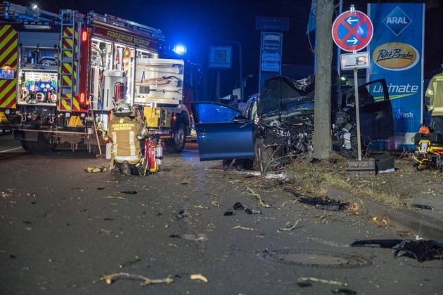 FW Menden: Schwerer Verkehrsunfall auf dem Bräukerweg