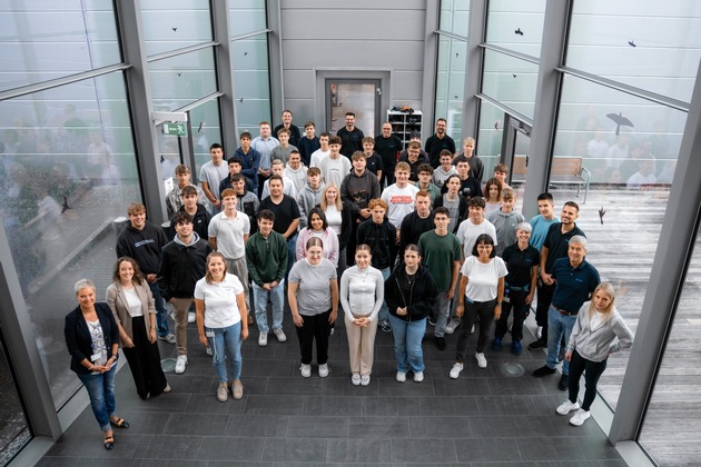 50 neue Auszubildende und Studierende starten bei OPTIMA in Schwäbisch Hall