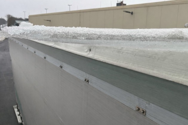 POL-HI: Gefahr durch Eisplatten auf der Autobahn